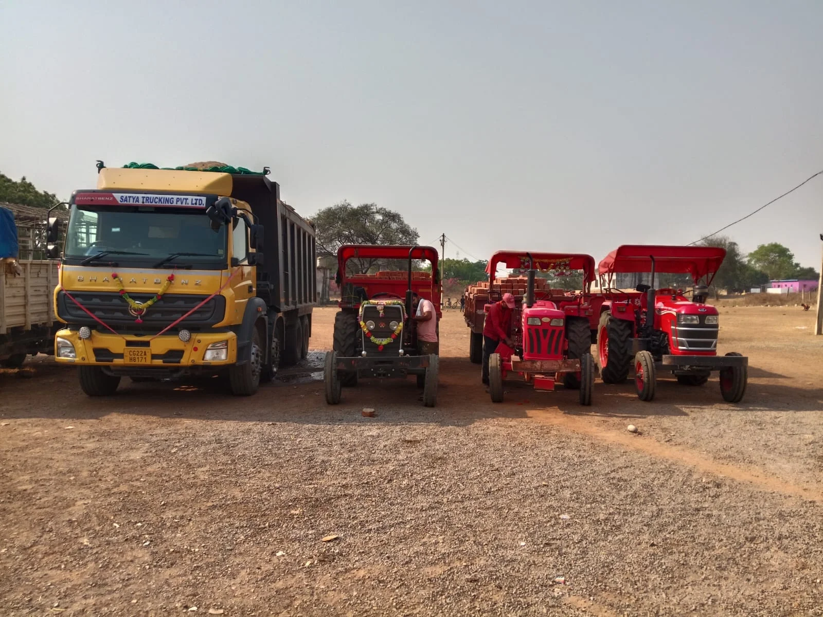 खनिजो के अवैध परिवहन पर ताबड़तोड़ कार्रवाई, 02 हाइवा व 03 ट्रैक्टर ट्राली जप्त