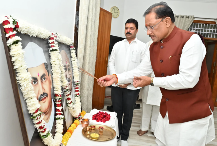 मुख्यमंत्री श्री साय ने राष्ट्रपिता महात्मा गांधी और पूर्व प्रधानमंत्री लाल बहादुर शास्त्री को उनकी जयंती पर किया नमन