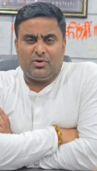 हिडमा पर बढ़ा विवाद - युवा कांग्रेस अध्यक्ष ने बताया मानवता का हत्यारा, प्रीति मांझी की पोस्ट पर नाराजगी तेज